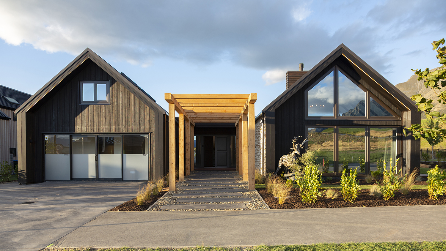 A Queenstown smart home