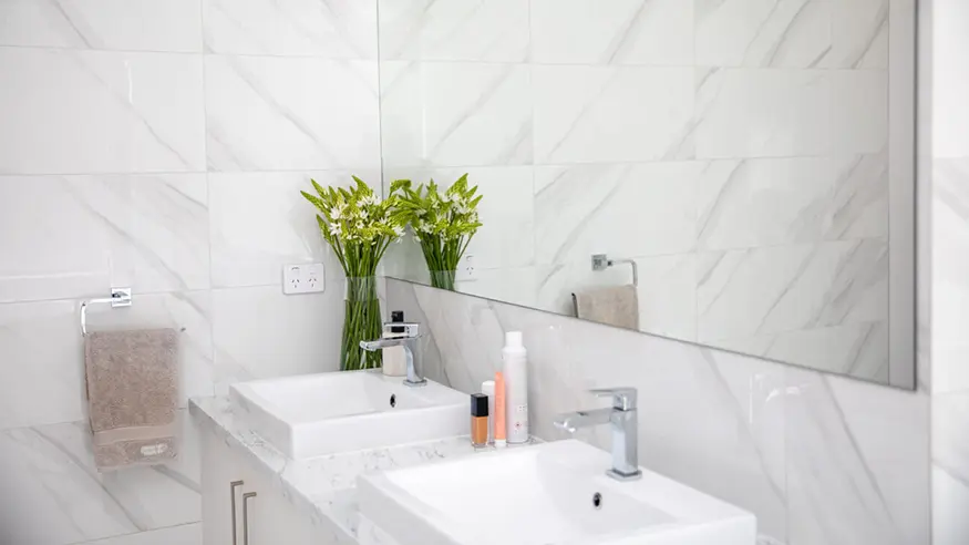 A bathroom with a mirror and sink.