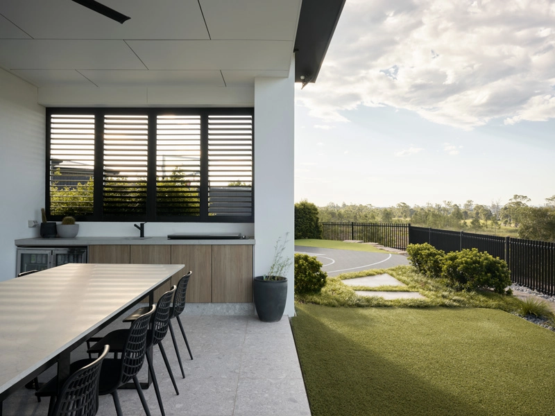 Contemporary outdoor kitchen